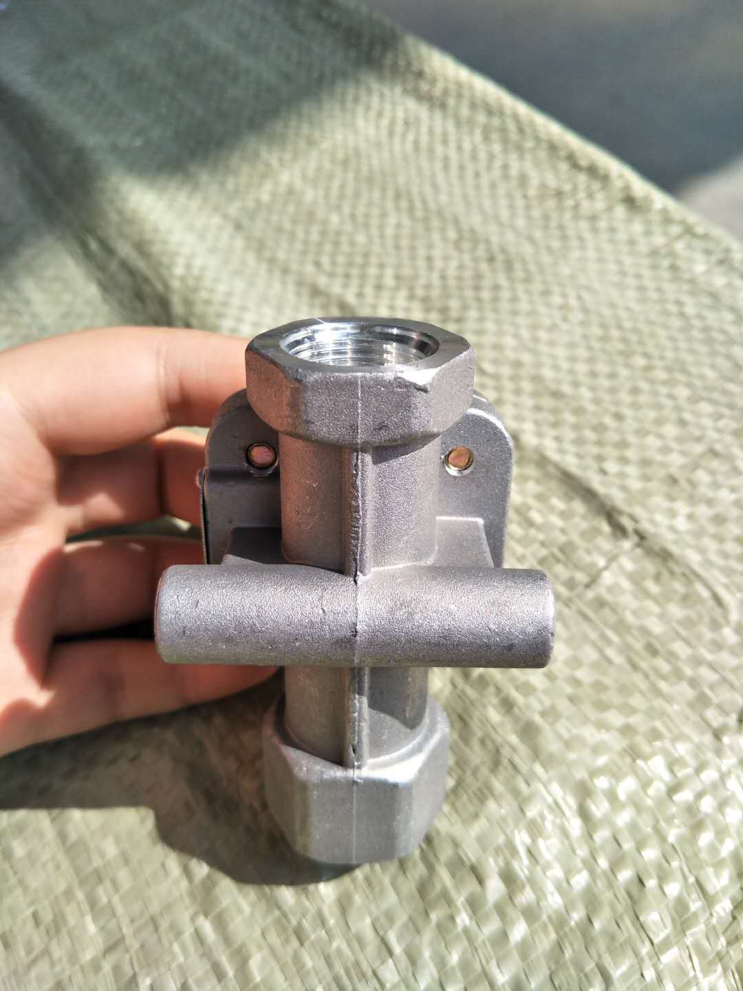 Sinotruk HOWO Relief Valve 